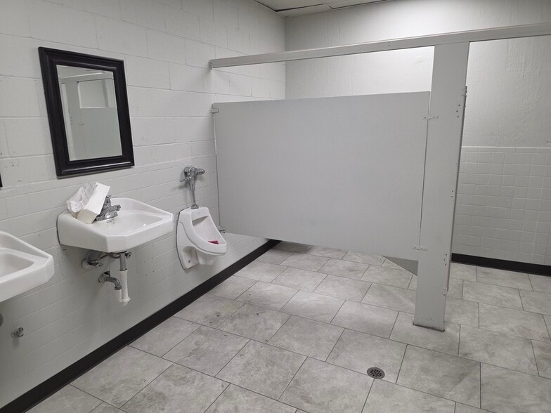 199 Black Hawk Rd, Greenville, SC for lease - Building Photo - Image 3 of 8