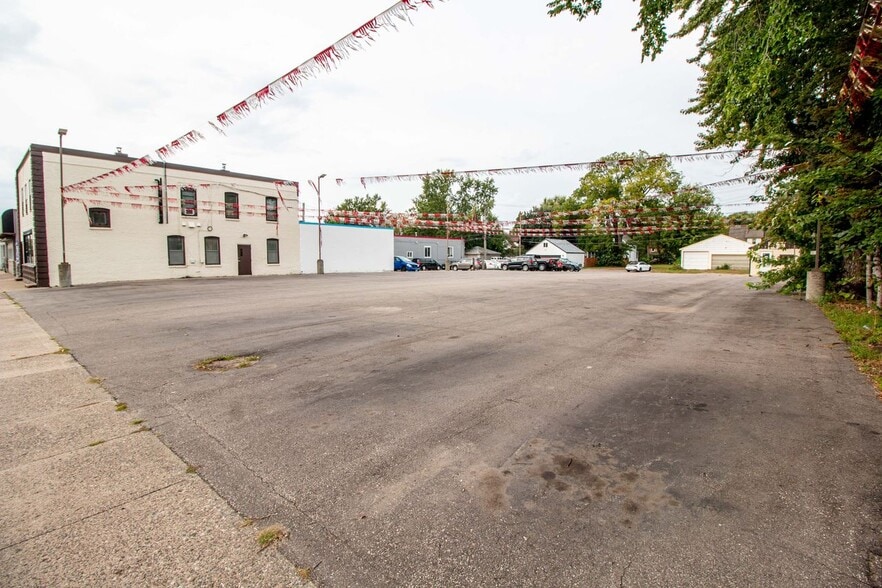 2642 Central NE ave, Minneapolis, MN à vendre - Photo du bâtiment - Image 2 de 3