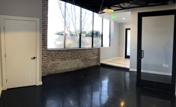 2107 Livingston St, Oakland, CA for lease Interior Photo- Image 1 of 4