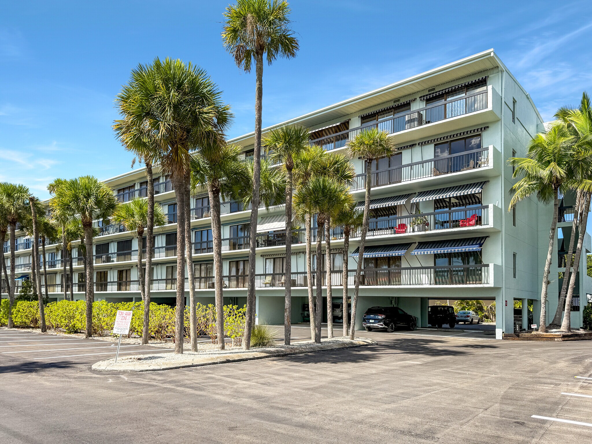 2335 Tamiami Trl N, Naples, FL for sale Primary Photo- Image 1 of 15