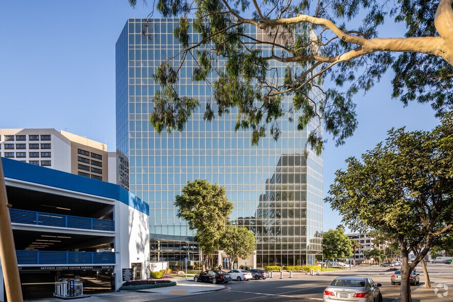 6033 W Century Blvd, Los Angeles, CA à louer - Photo du bâtiment - Image 2 de 4