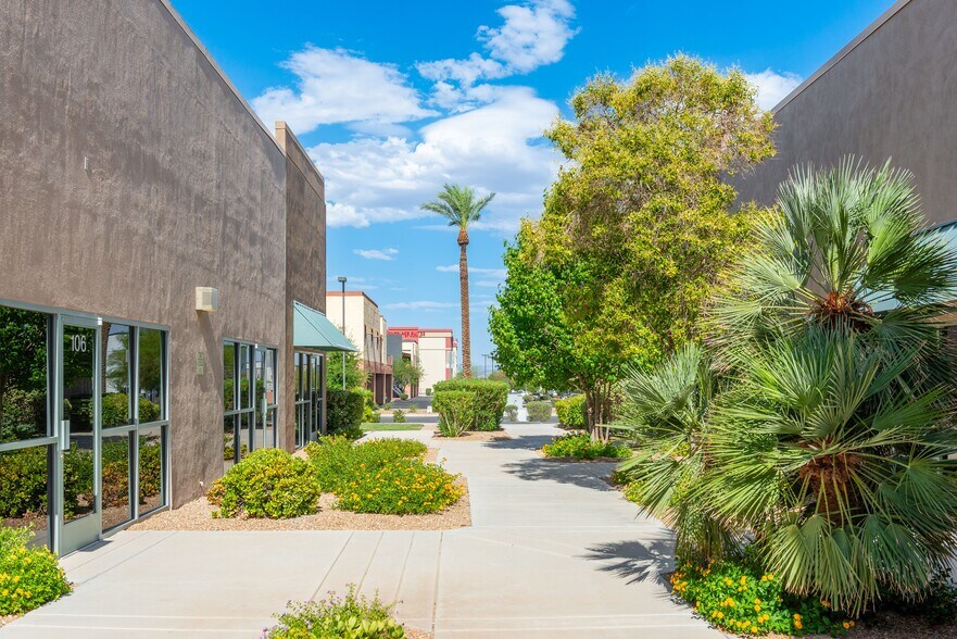 295 E Warm Springs Rd, Las Vegas, NV à vendre - Photo du bâtiment - Image 2 de 5