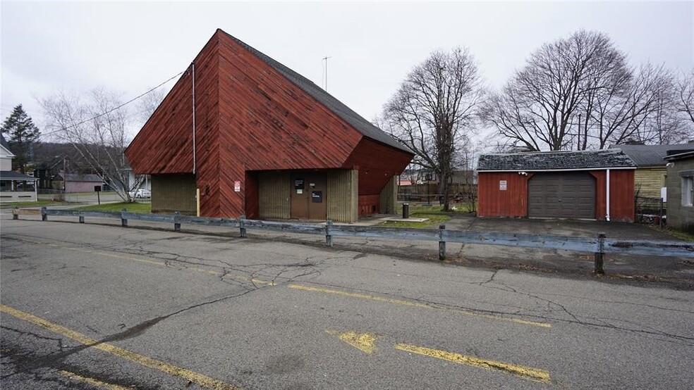 7 Jefferson Ave, Endicott, NY à vendre - Photo du bâtiment - Image 2 de 9