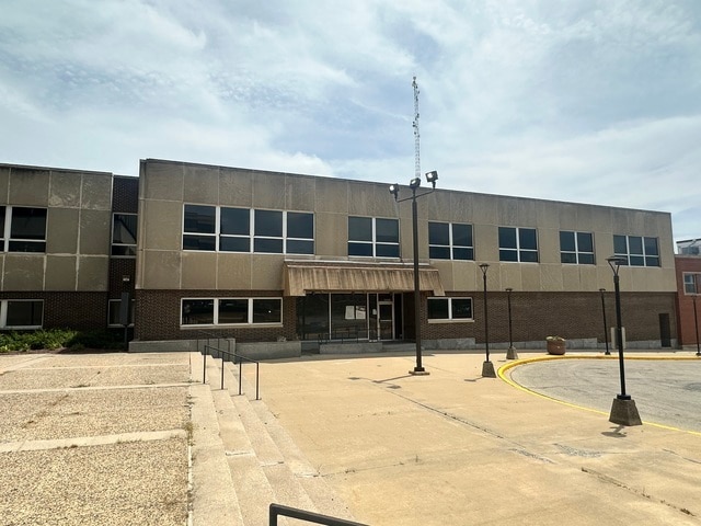 6 Dearborn Sq, Kankakee, IL for sale - Building Photo - Image 1 of 8