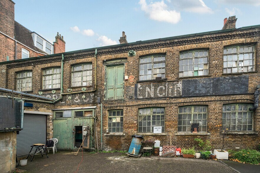 11 Blackburn Rd, Londres à vendre - Photo principale - Image 1 de 11