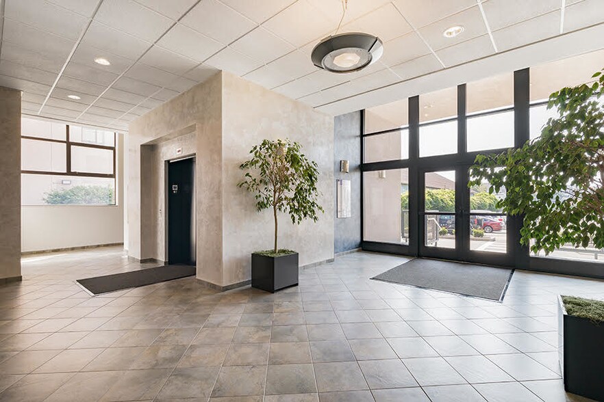 11 Elkins St, Boston, MA for lease - Interior Photo - Image 2 of 7