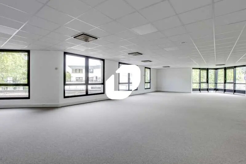 Office in Gennevilliers for lease - Building Photo - Image 3 of 14