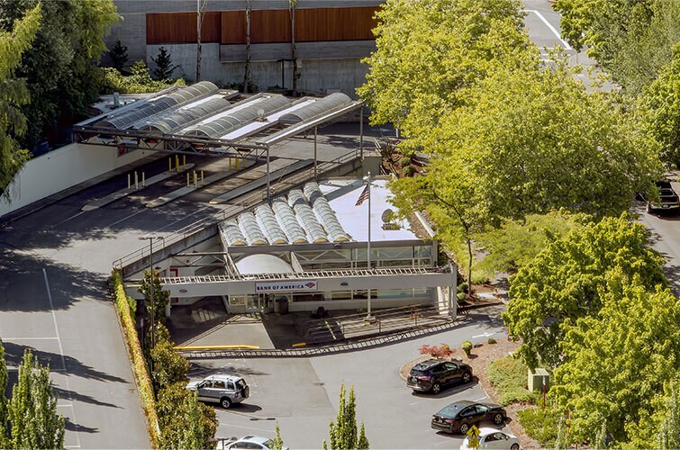 2830 80th Ave SE, Mercer Island, WA à vendre - Photo du bâtiment - Image 2 de 5