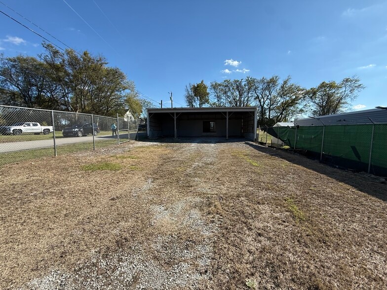 301 Bridgeway Ave, Old Hickory, TN for lease - Building Photo - Image 3 of 9