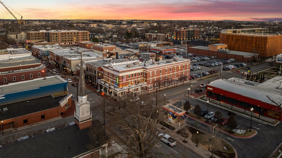125 W Central Ave, Bentonville, AR for lease - Primary Photo - Image 1 of 31