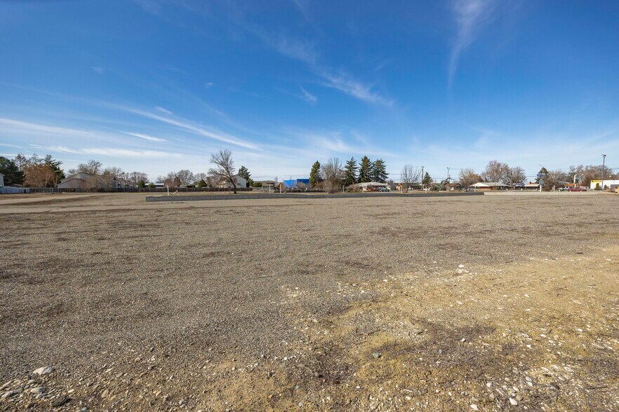 5705 W Clearwater Ave, Kennewick, WA à vendre - Photo du bâtiment - Image 2 de 11