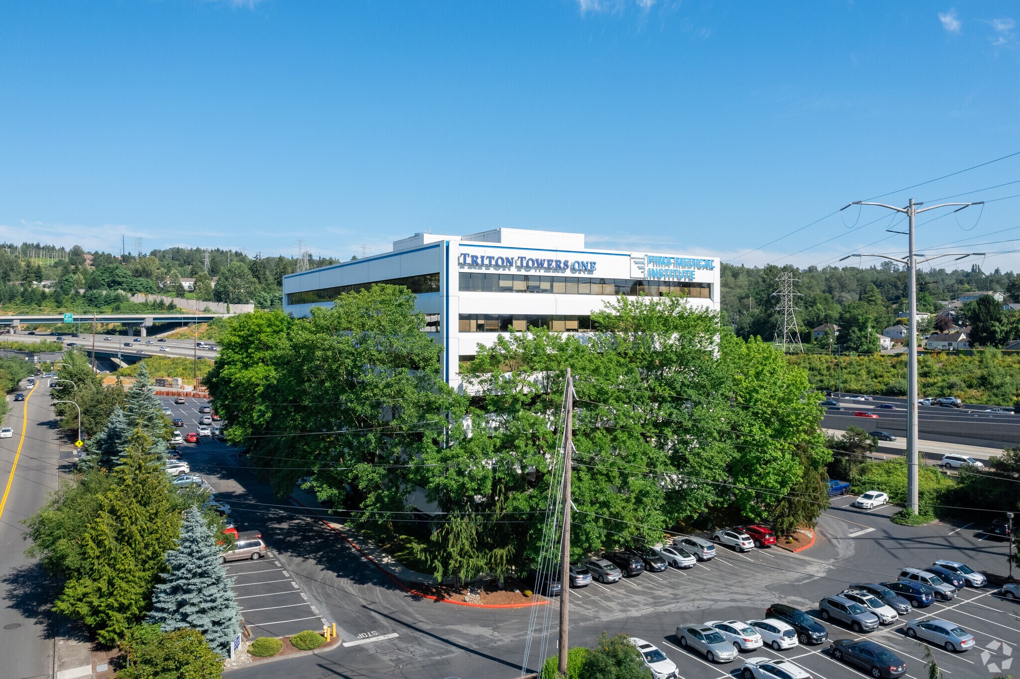 555 S Renton Village Pl, Renton, WA à louer Photo du bâtiment- Image 1 de 8