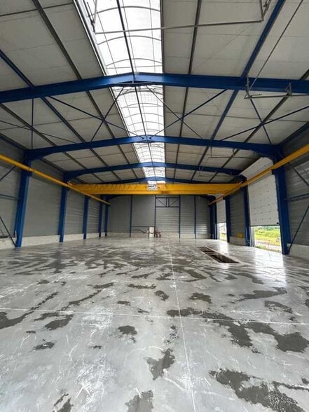 Flex in Tancarville for lease - Building Photo - Image 1 of 4