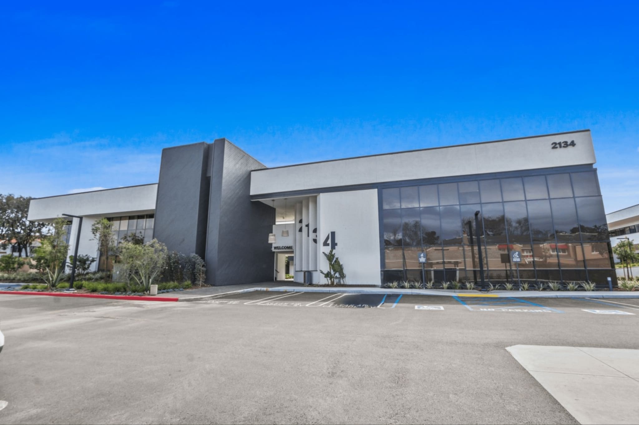 2134 Main St, Huntington Beach, CA for lease Primary Photo- Image 1 of 13