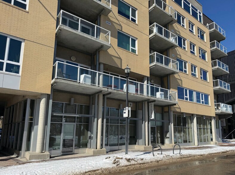 300 Waterfront Dr, Winnipeg, MB à vendre - Photo du bâtiment - Image 2 de 2