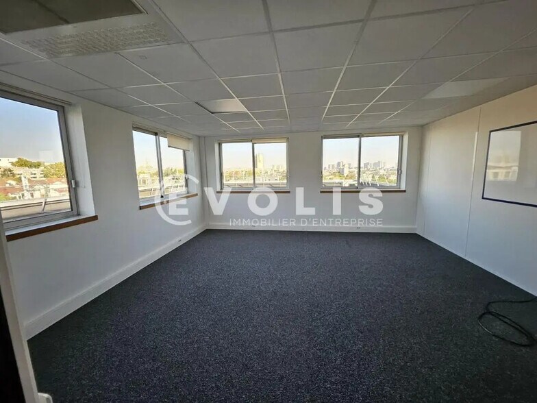 Office in Arcueil for lease - Building Photo - Image 3 of 35