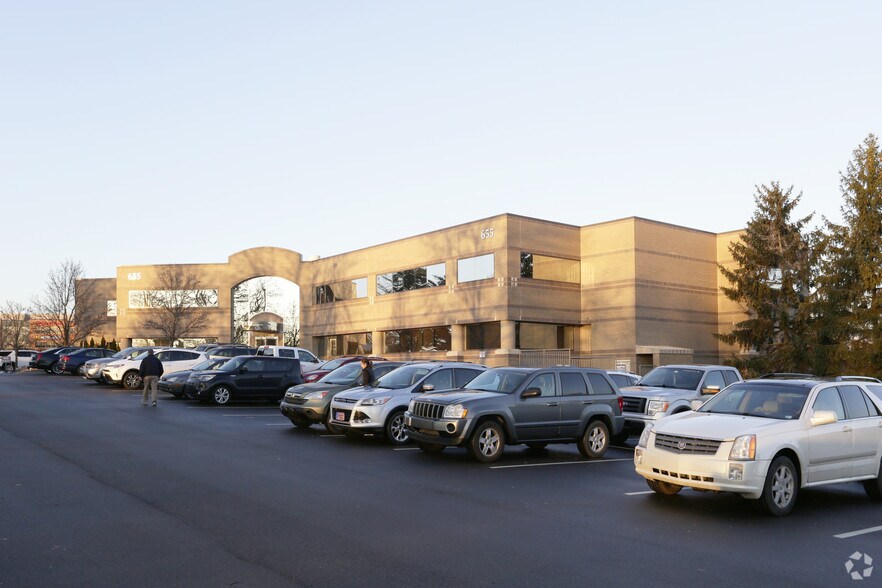 655 Kenmoor Ave SE, Grand Rapids, MI à louer - Photo du bâtiment - Image 1 de 5