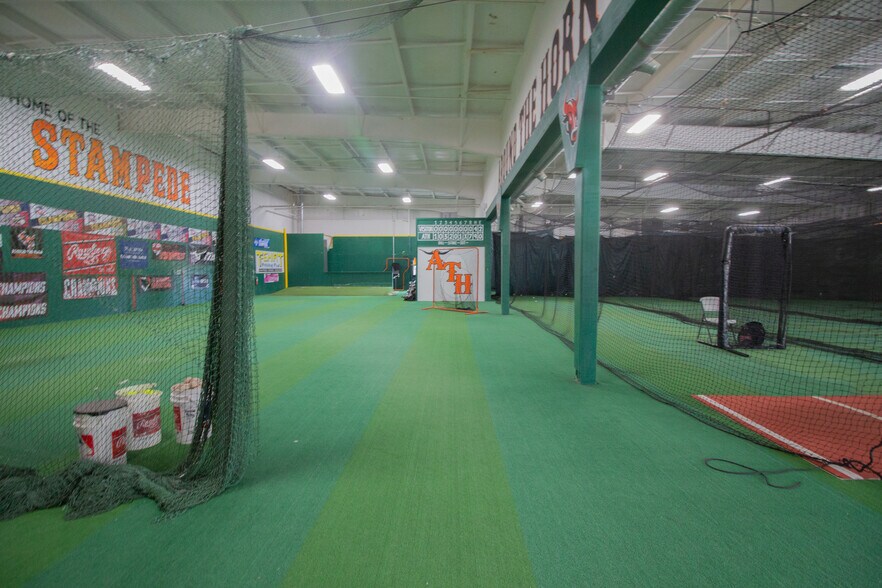 8608 W Main St, Kalamazoo, MI à vendre - Photo du bâtiment - Image 3 de 13