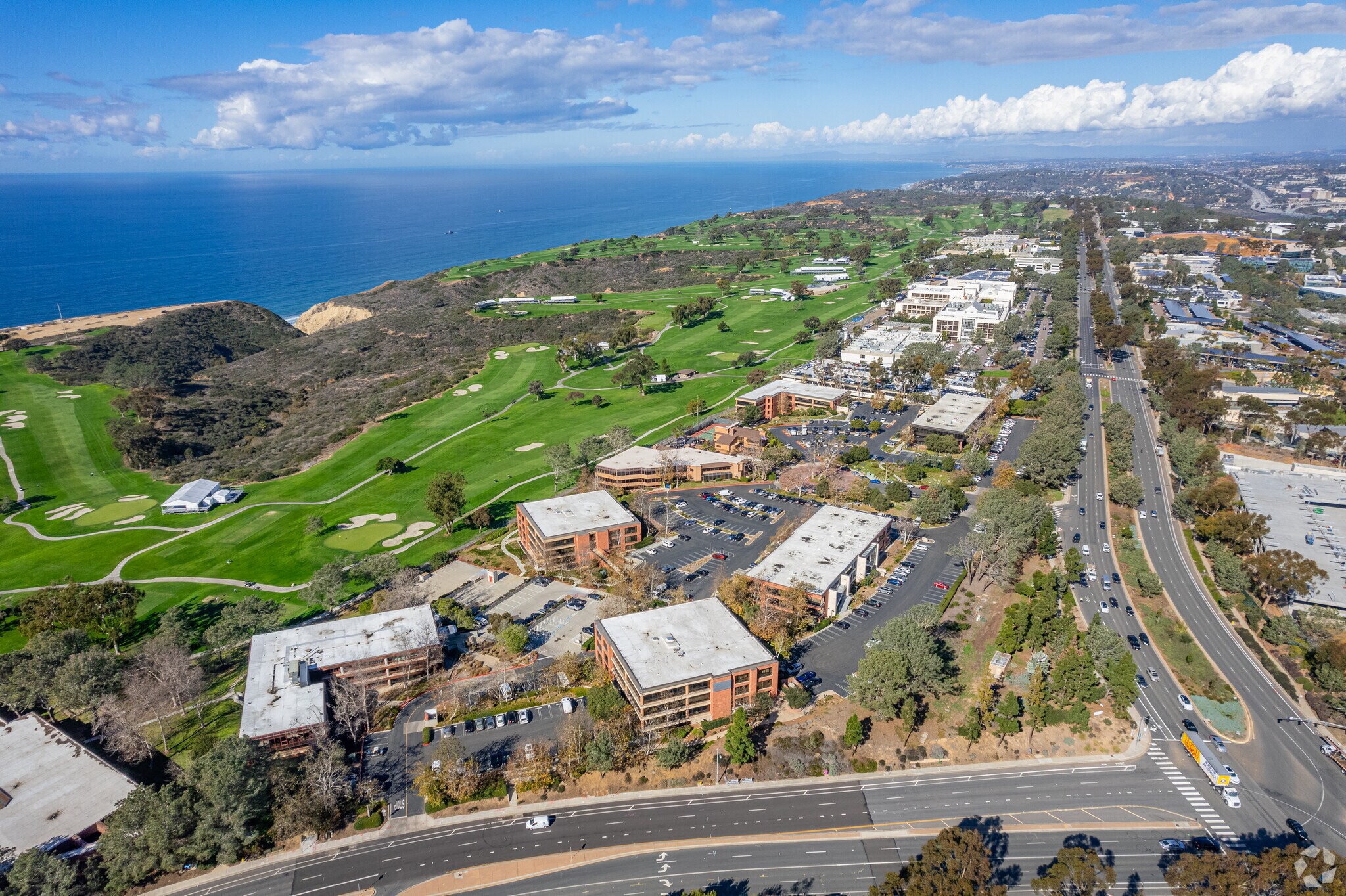 3333 N Torrey Pines Ct, La Jolla, CA à louer Photo du bâtiment- Image 1 de 16