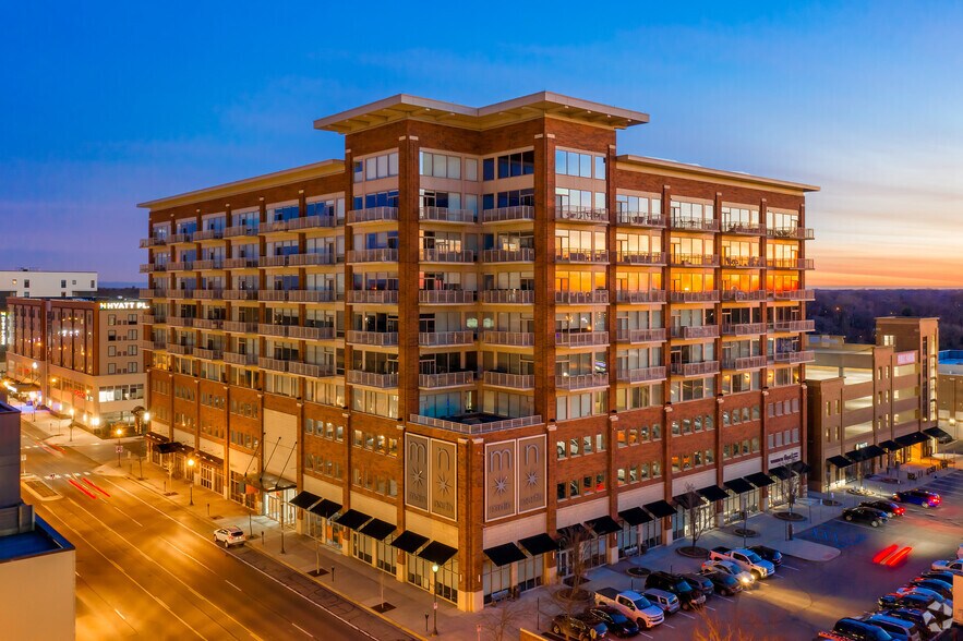 360 N Main St, Royal Oak, MI à louer - Photo du bâtiment - Image 2 de 8