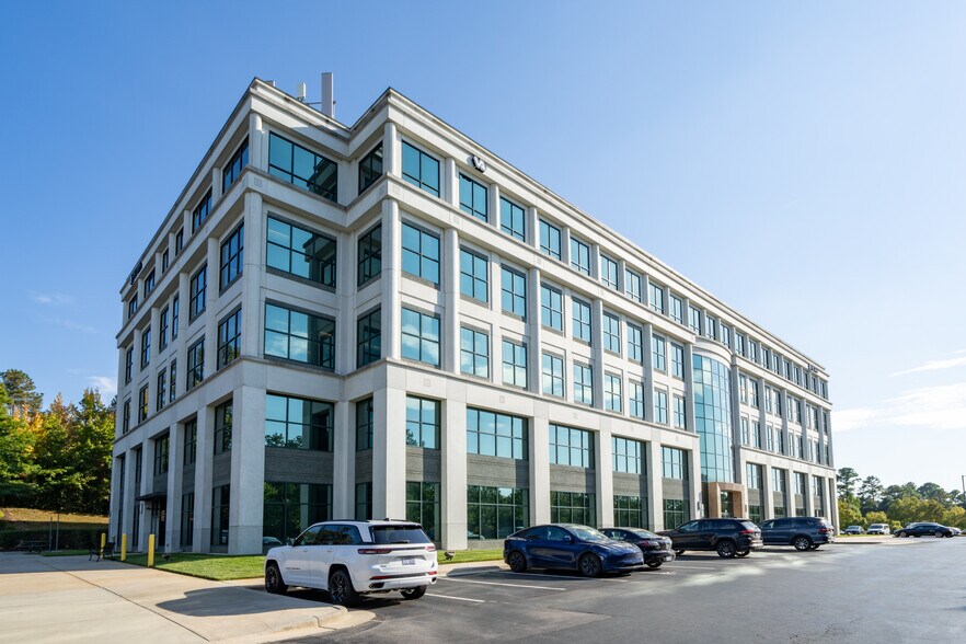 8081 Arco Corporate Dr, Raleigh, NC à louer - Photo du bâtiment - Image 1 de 9