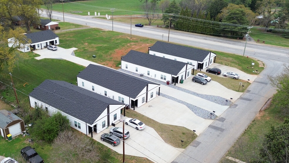 Old Farm Portfolio portfolio of 5 properties for sale on LoopNet.ca - Building Photo - Image 3 of 22