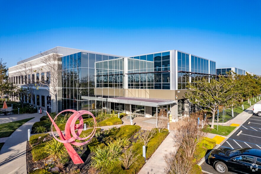 6801 Kaiser Dr, Fremont, CA à louer - Photo du bâtiment - Image 1 de 7
