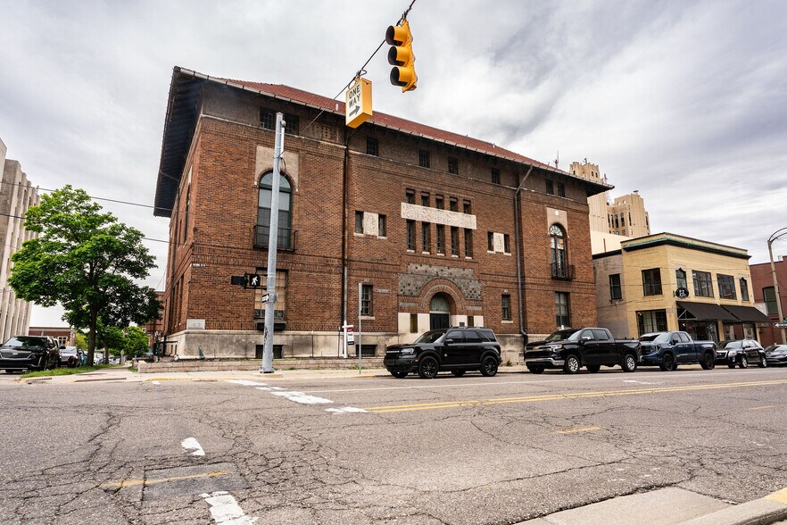 142 W 2nd St, Flint, MI for sale - Building Photo - Image 2 of 30