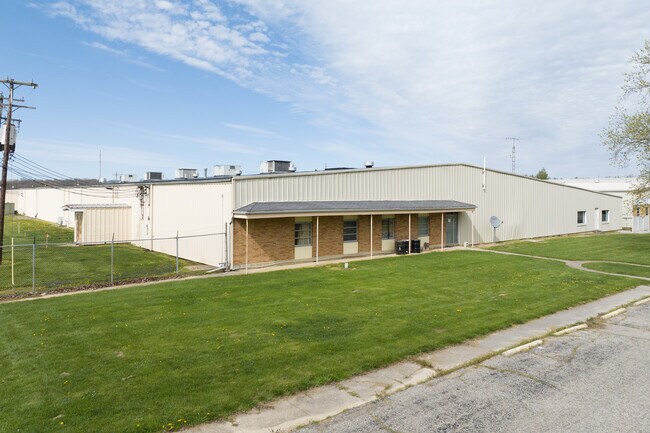 Plus de détails pour 240 E Industrial Pky, Fayette, OH - Industriel à louer