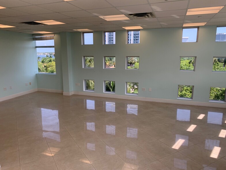 17501 Biscayne Blvd, Aventura, FL for sale - Building Photo - Image 1 of 1