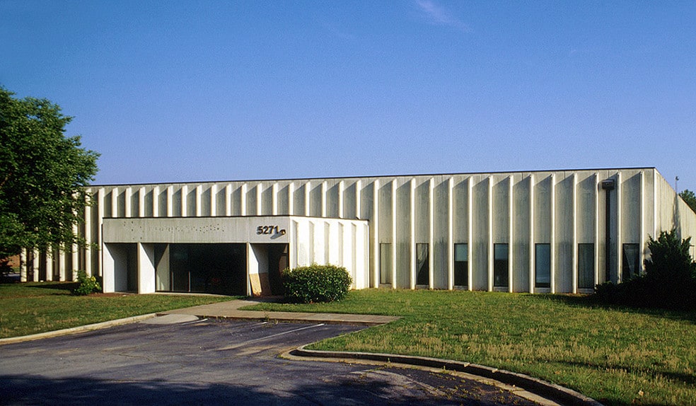 5271 Snapfinger Woods Dr, Decatur, GA for sale - Building Photo - Image 3 of 17