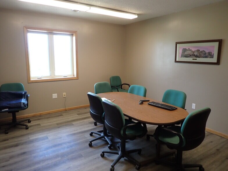 940 6th Ave NE, Milaca, MN à vendre - Photo du bâtiment - Image 3 de 7