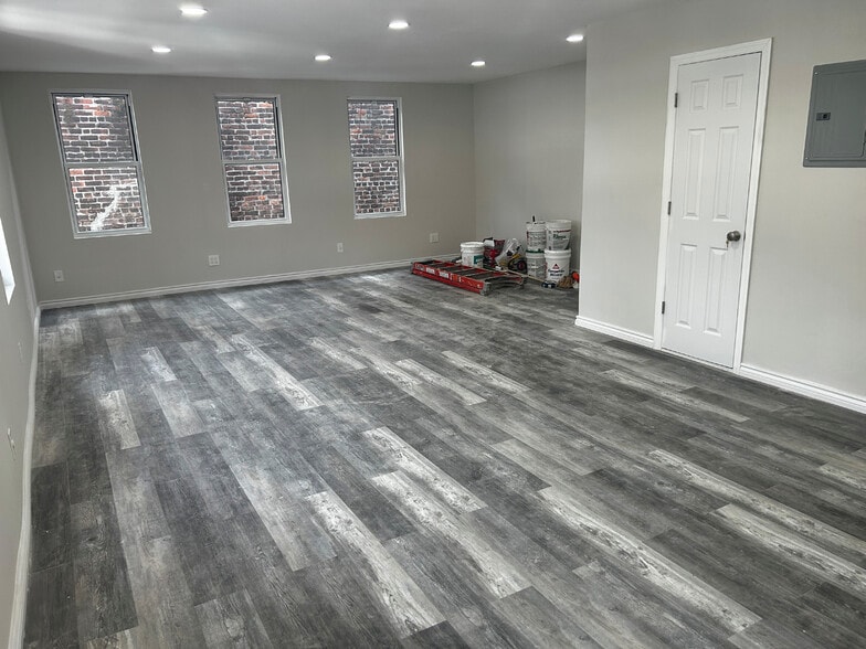 82-20 Roosevelt Ave, Jackson Hts, Jackson Heights, NY à louer - Photo intérieure - Image 3 de 18