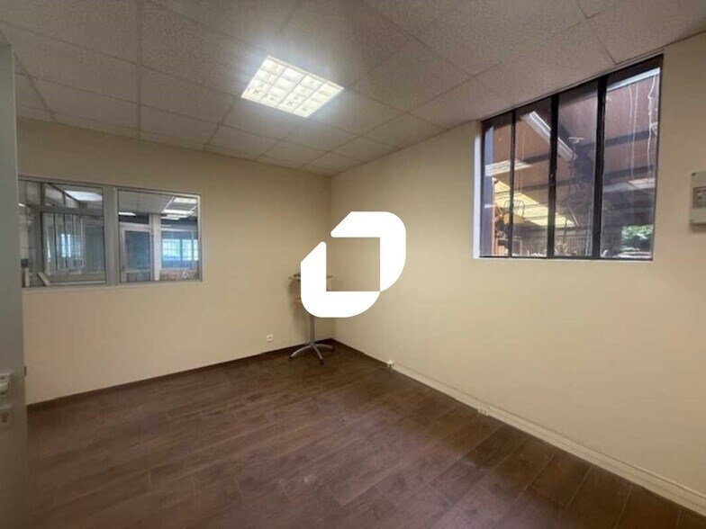 Bureau dans Éragny à louer - Photo du bâtiment - Image 1 de 14
