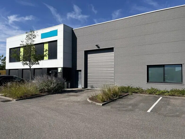 105 Rue Alexandre Dumas, Vaulx-en-Velin for lease - Building Photo - Image 3 of 25