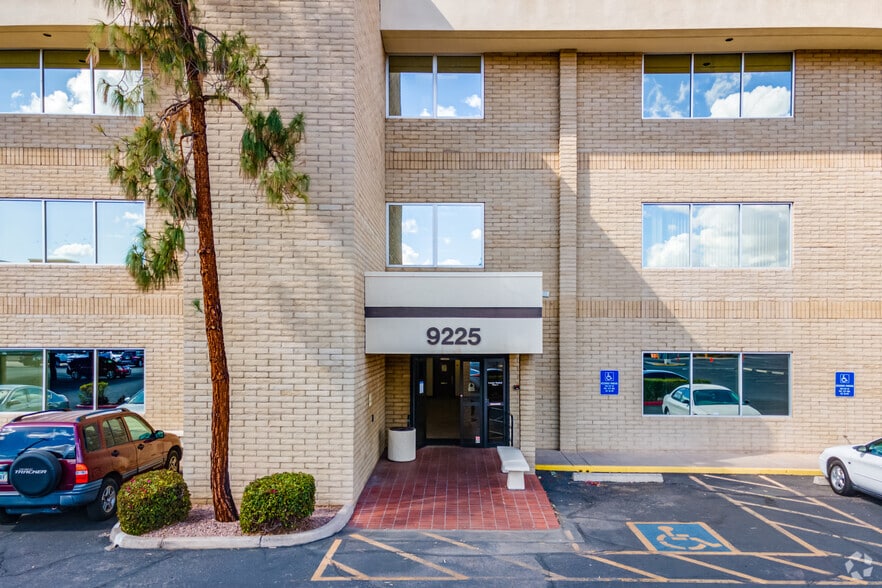 9225 N 3rd St, Phoenix, AZ à louer - Photo du bâtiment - Image 2 de 18