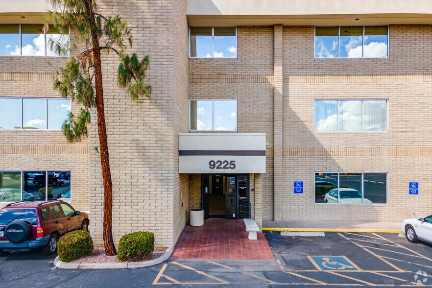 9225 N 3rd St, Phoenix, AZ à louer - Photo du bâtiment - Image 3 de 5