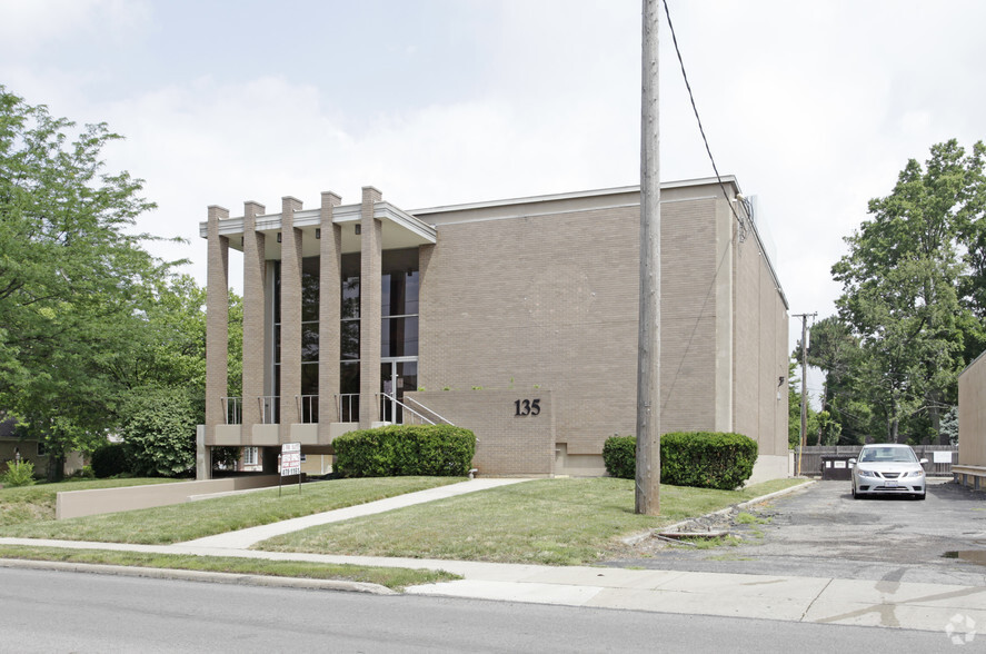 135 W Dorothy Ln, Kettering, OH for sale - Primary Photo - Image 1 of 1