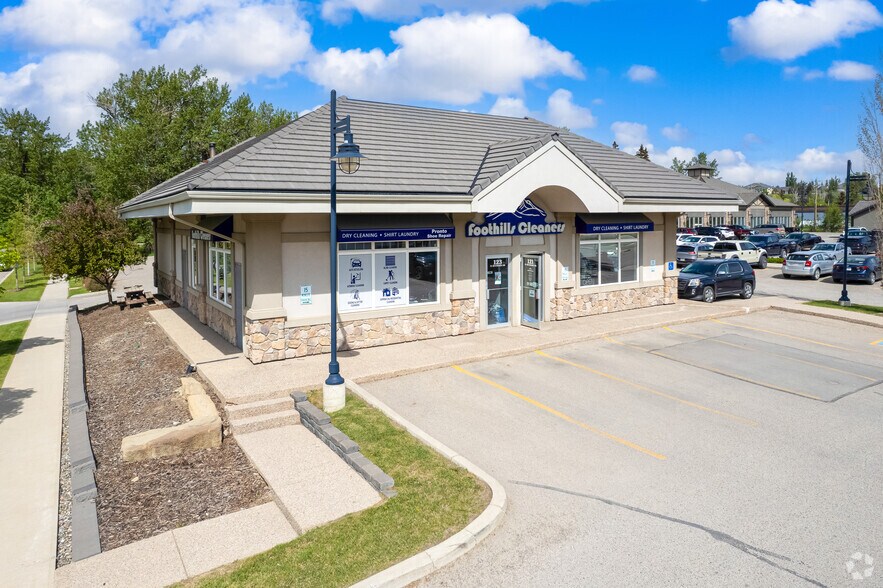 Willow Shopping Centre portefeuille de 2 propriétés à vendre sur LoopNet.ca - Photo du bâtiment - Image 2 de 3