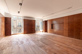 51 Avenue Montaigne, Paris for lease Interior Photo- Image 2 of 9