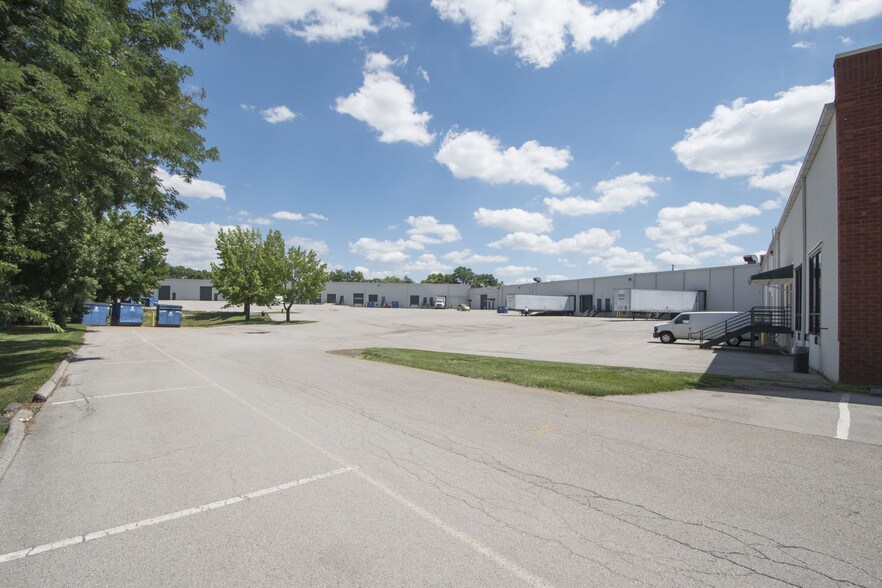 2025 Leestown Rd, Lexington, KY à louer - Photo du bâtiment - Image 2 de 3