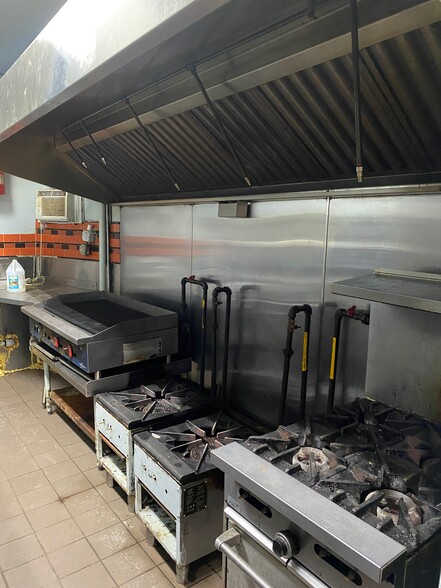 354 E 78th St, New York, NY for lease - Building Photo - Image 3 of 5