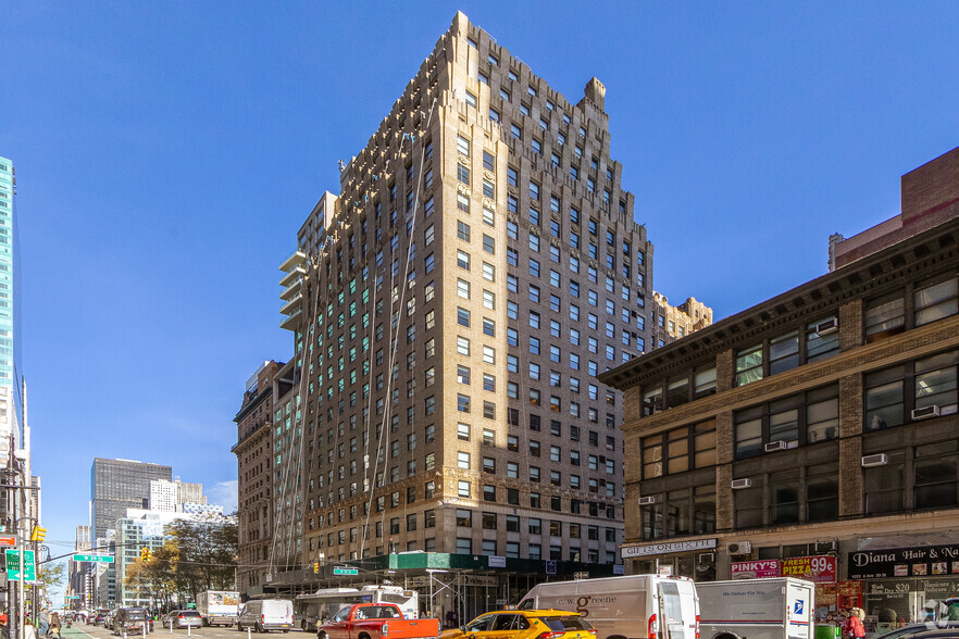 1040 Avenue of the Americas, New York, NY for lease - Building Photo - Image 2 of 4