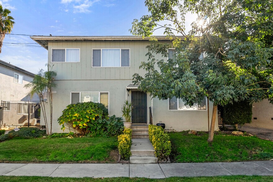 13520 Rye St, Sherman Oaks, CA à vendre - Photo du bâtiment - Image 2 de 12