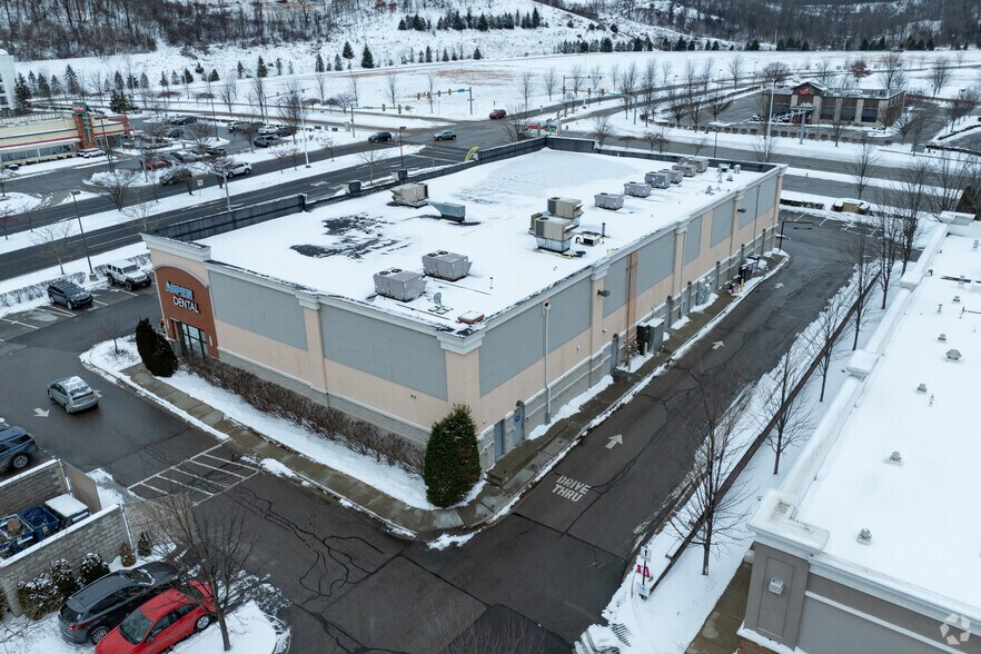 2025-2031 Pittsburgh Mills Blvd, Tarentum, PA à louer - Photo du bâtiment - Image 3 de 7