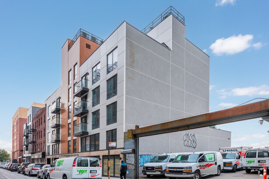 4320 52nd St, Woodside, NY for lease - Primary Photo - Image 2 of 4