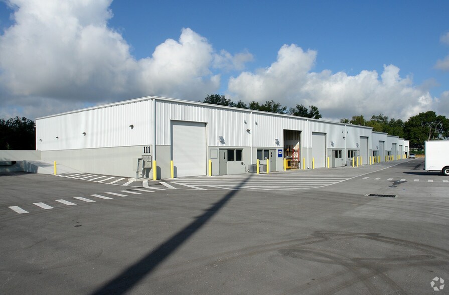 111 W Pineloch Ave, Orlando, FL à louer - Photo du bâtiment - Image 3 de 3