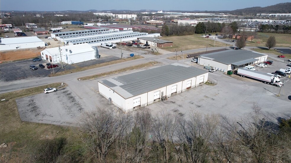 102-104 Southside Park Dr, Lebanon, TN for lease - Building Photo - Image 3 of 10