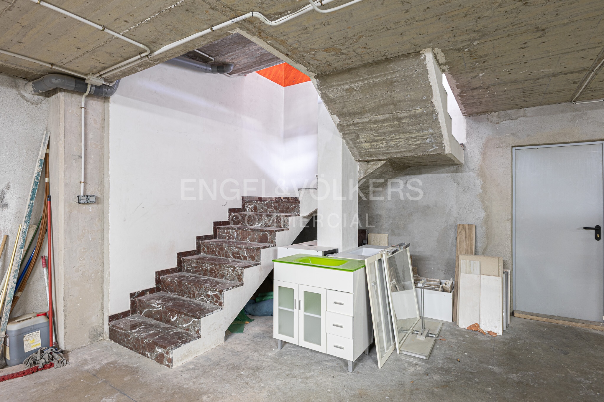 Bureau/Commerce de détail dans Esplugues de Llobregat, Barcelona à louer Photo intérieure- Image 1 de 4