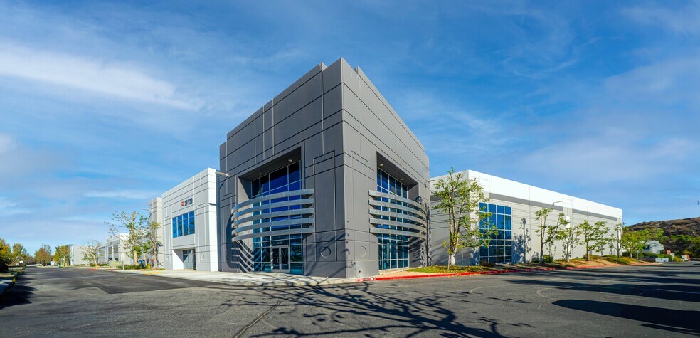 29120 Commerce Center Dr, Valencia, CA à louer - Photo du bâtiment - Image 1 de 6